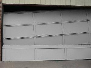 picture of a broken garage door