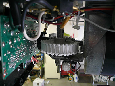 picture of the inside gears of a garage door opener